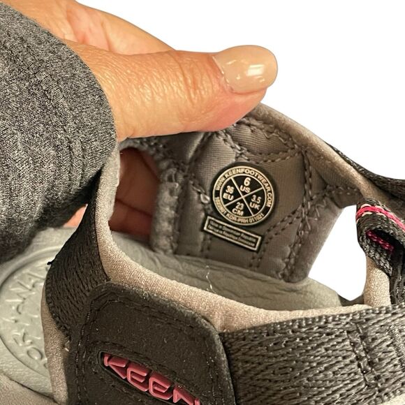 Keen Women's Newport H2 Black/Rasberry 1022801 Waterproof Hiking Size 6 Outdoor - Picture 8 of 14